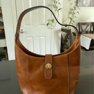 Infinity Firenze Elegant Tan Leather Shoulder Bag